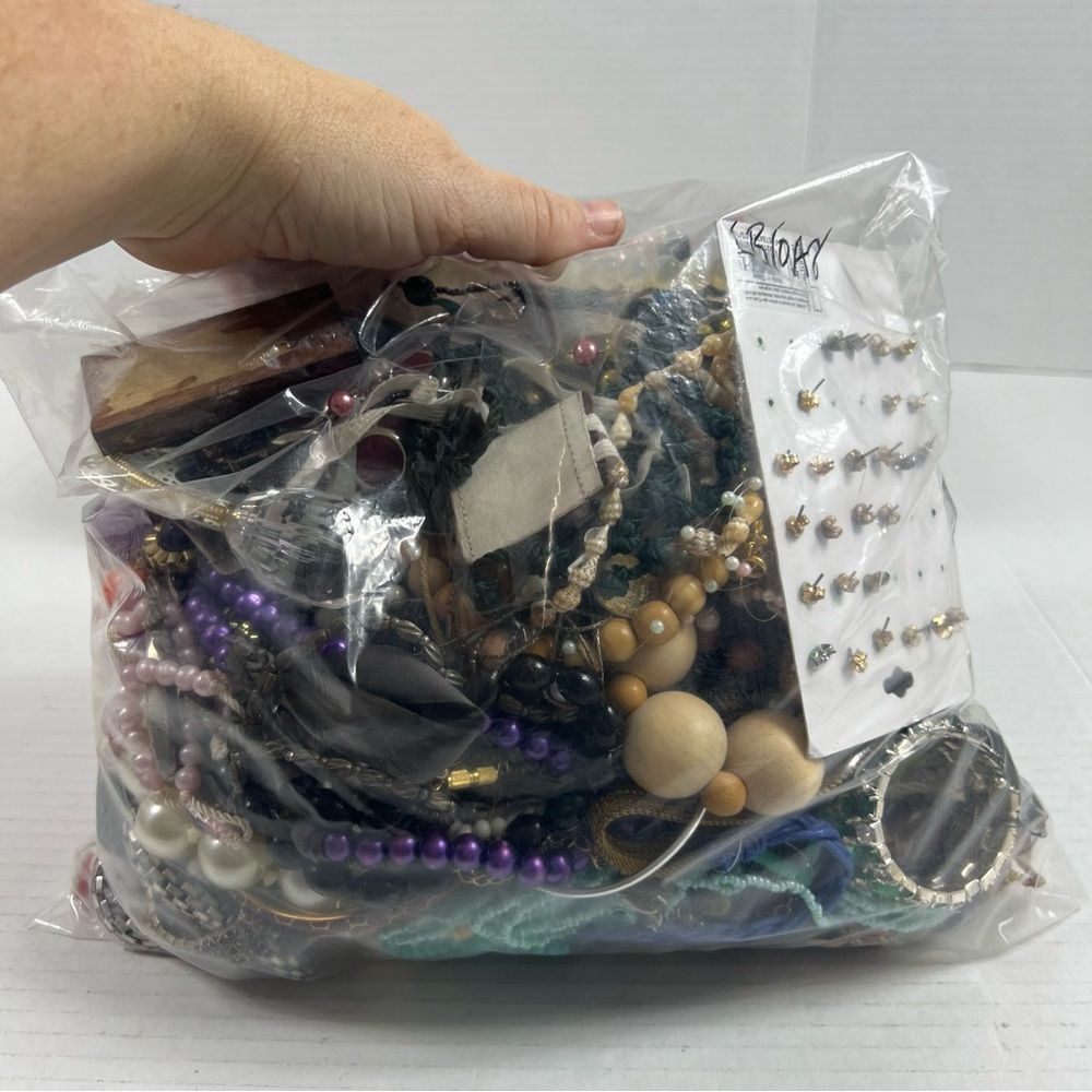 5 pound Crafters jewelry bundle vintage to current for repurpose 10LBA8